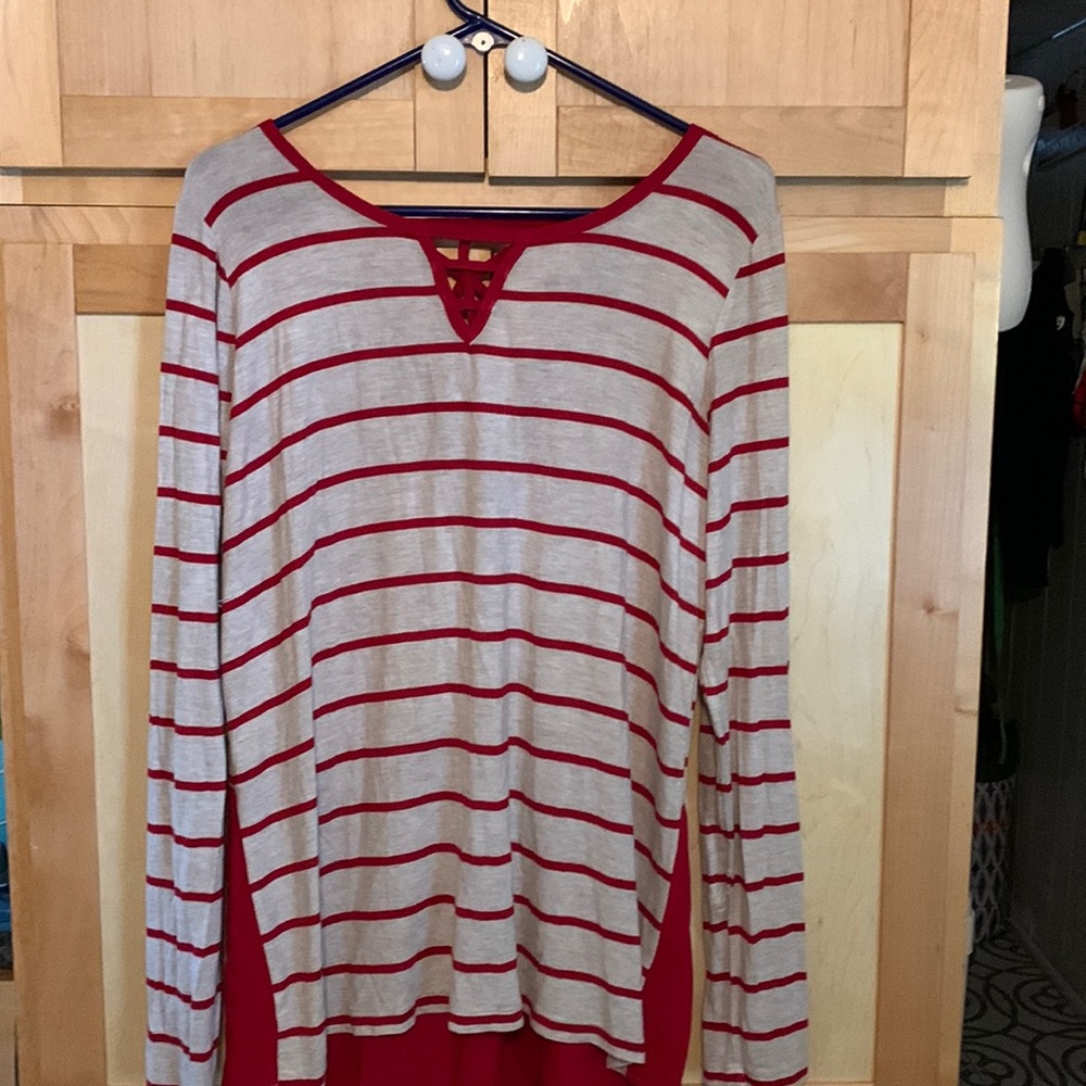 Signature1Studio. Size Large - Picture 1 of 6